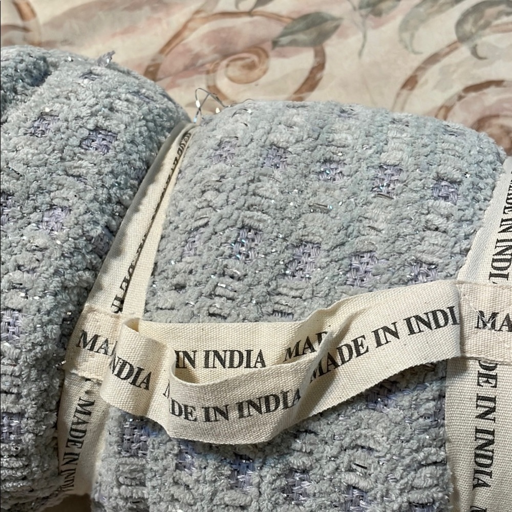 Cozy Gray Knit Blanket - Picture 7 of 8